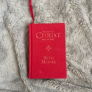 Beth Moore “To live is Christ everyday” NWT